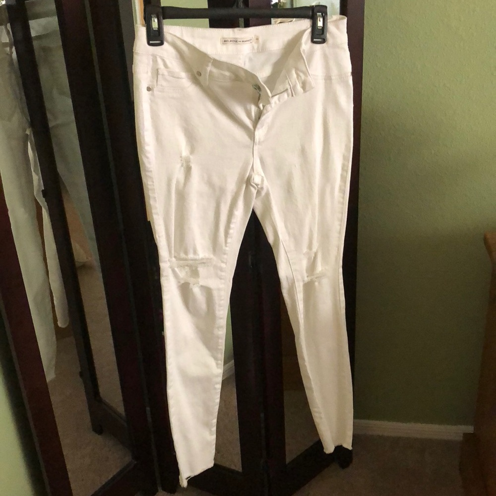 White skinny leg pants